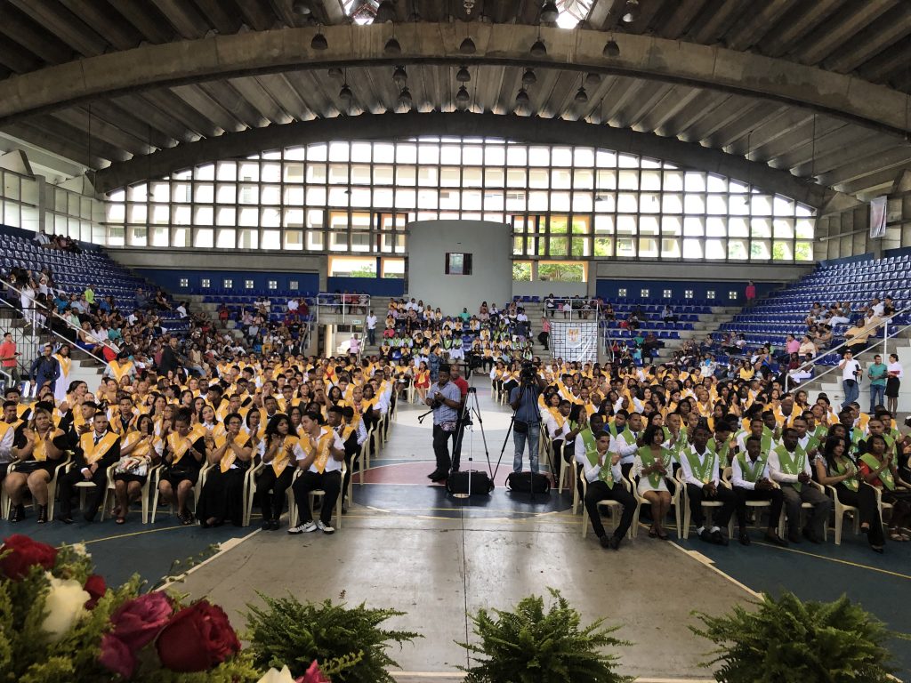 Graduación de 1300 estudiantes-2019- Santo Domingo.